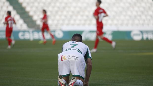 El Ciudad de Lucena golea para seguir líder y Puente Genil, Pozoblanco y Córdoba B empatan en Tercera