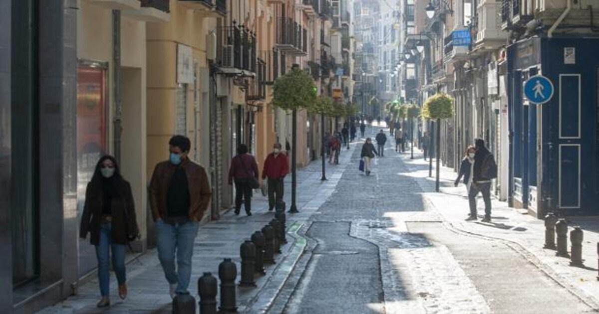 La Junta permite la apertura de comercios y hostelería hasta las 6 de la tarde en Granada