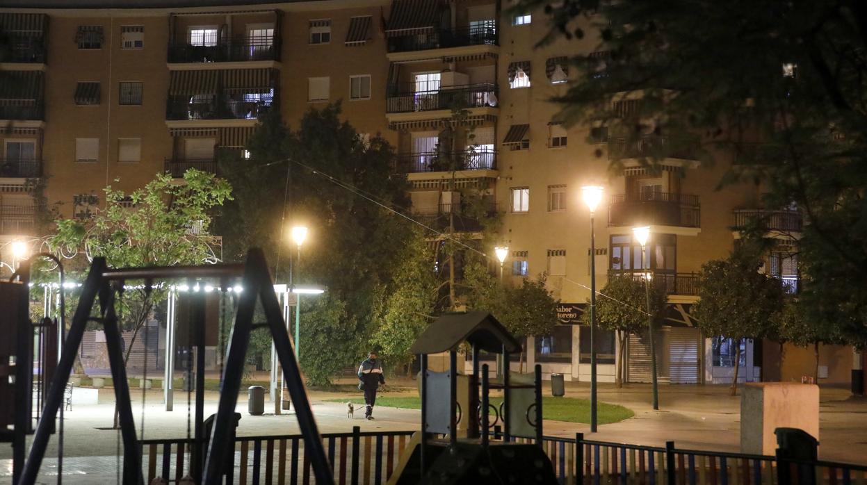 Parque en un barrio de Córdoba durante el toque de queda