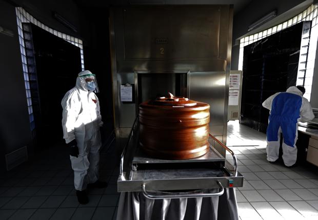 ABC en la incineración de una víctima Covid | Del hospital al cementerio sin la cercanía del consuelo