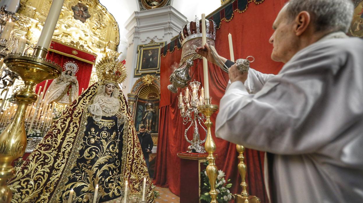 Bendición del manto de Gracia y Amparo en la ermita de la Alegría