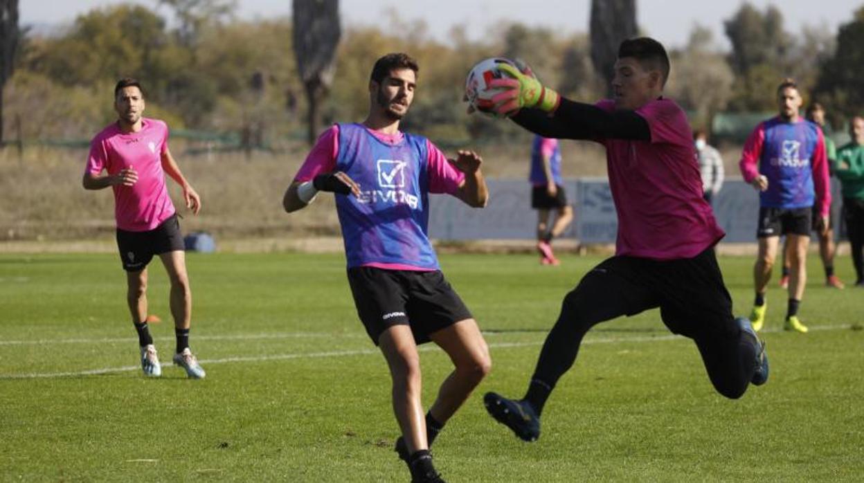 Isaac Becerra en un entrenamiento ante Bernardo Cruz