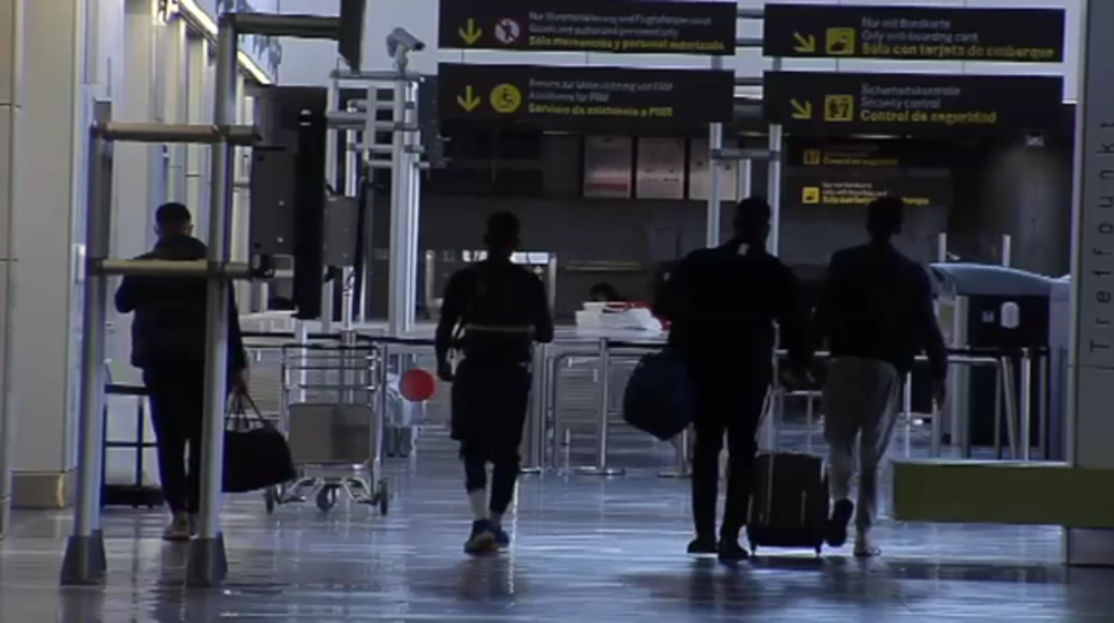 Inmigrantes en el aeropuerto de Granada