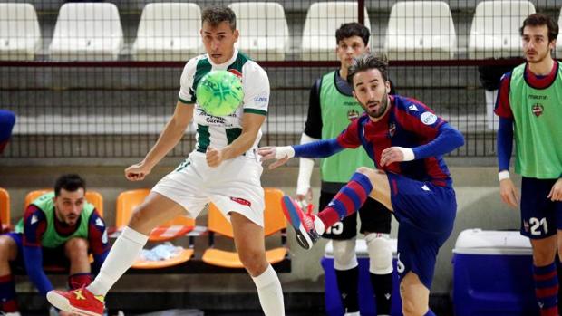 El Córdoba Patrimonio cae derrotado ante el Levante con un final polémico (3-1)