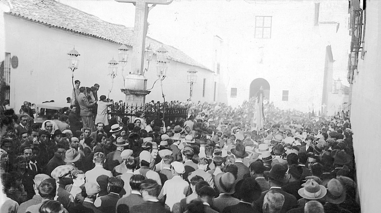 La comitiva fúnebre del pintor en la plaza de Capuchinos