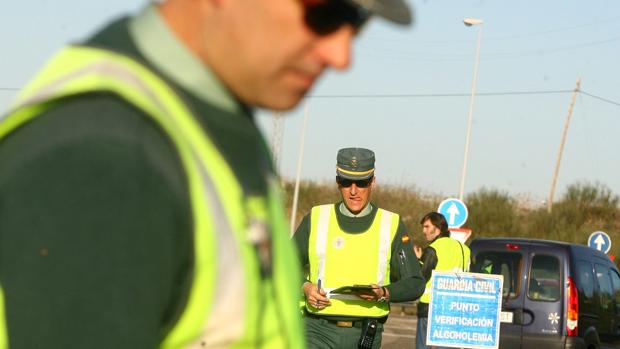 Casi 200 conductores dan positivo en alcohol o drogas en las carreteras andaluzas en controles de la DGT