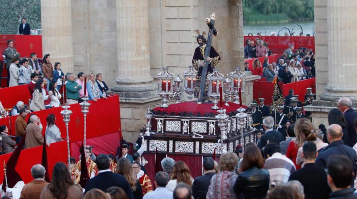 Nuestro Padre Jesús de los Reyes por Carrera Oficial