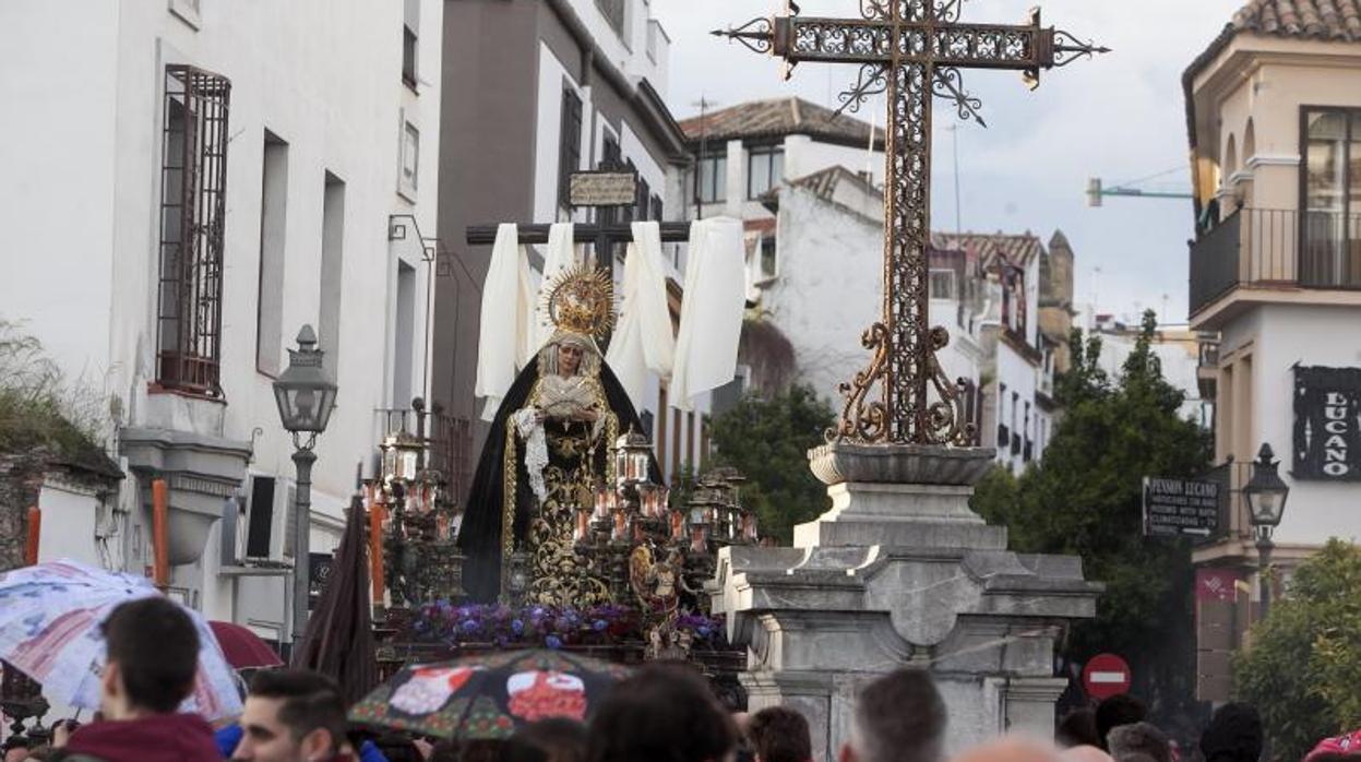 La Virgen de la Soledad por la Cruz del Rastro