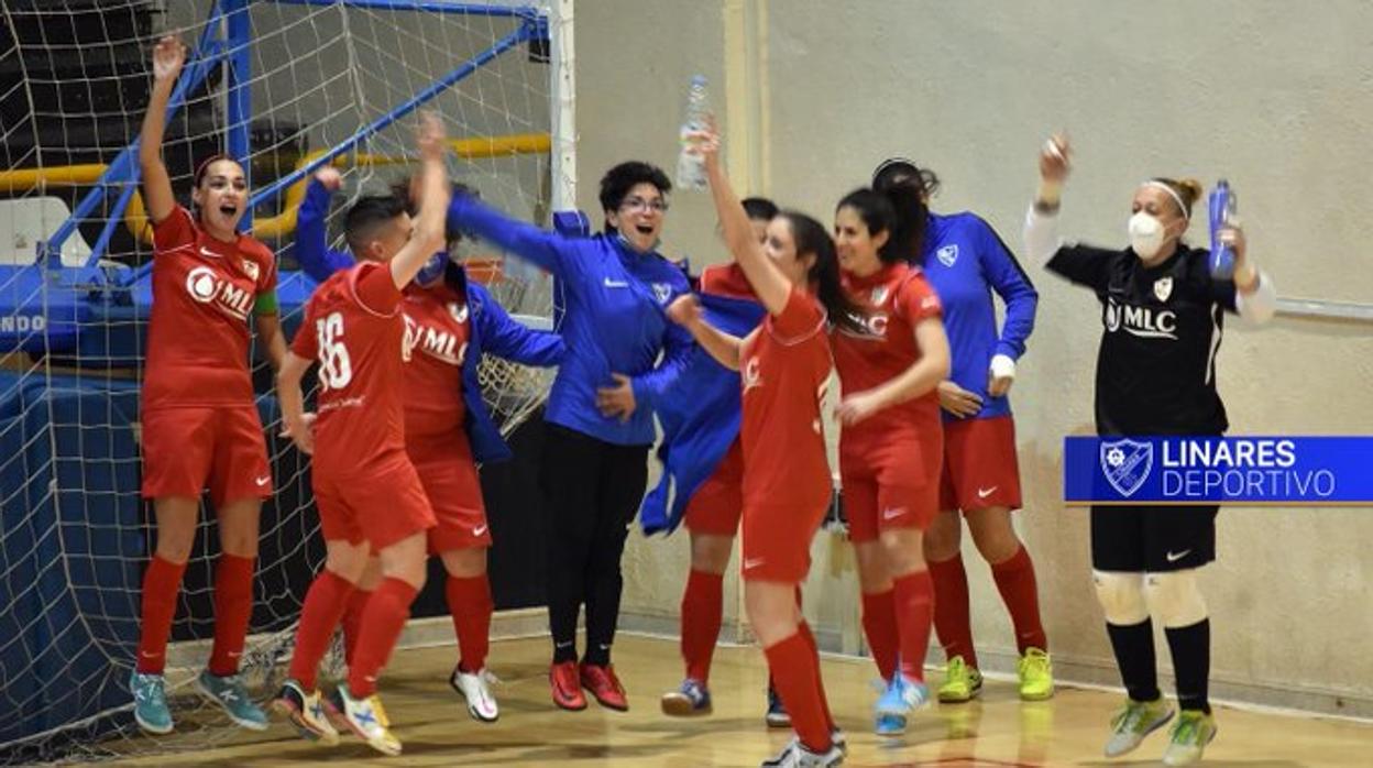 Las jugadoras del Linares Deportivo celebran su triunfo al término del encuentro