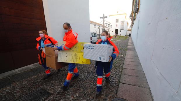 Las vacunas fluyen de nuevo por las residencias de Córdoba