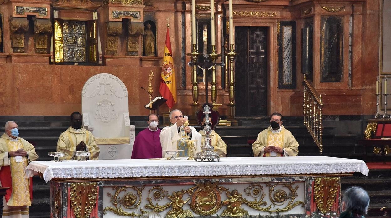 El obispo de Córdoba, Demetrio Fernández, durante la misa en la Mezquita-Catedral el día 1 de enero