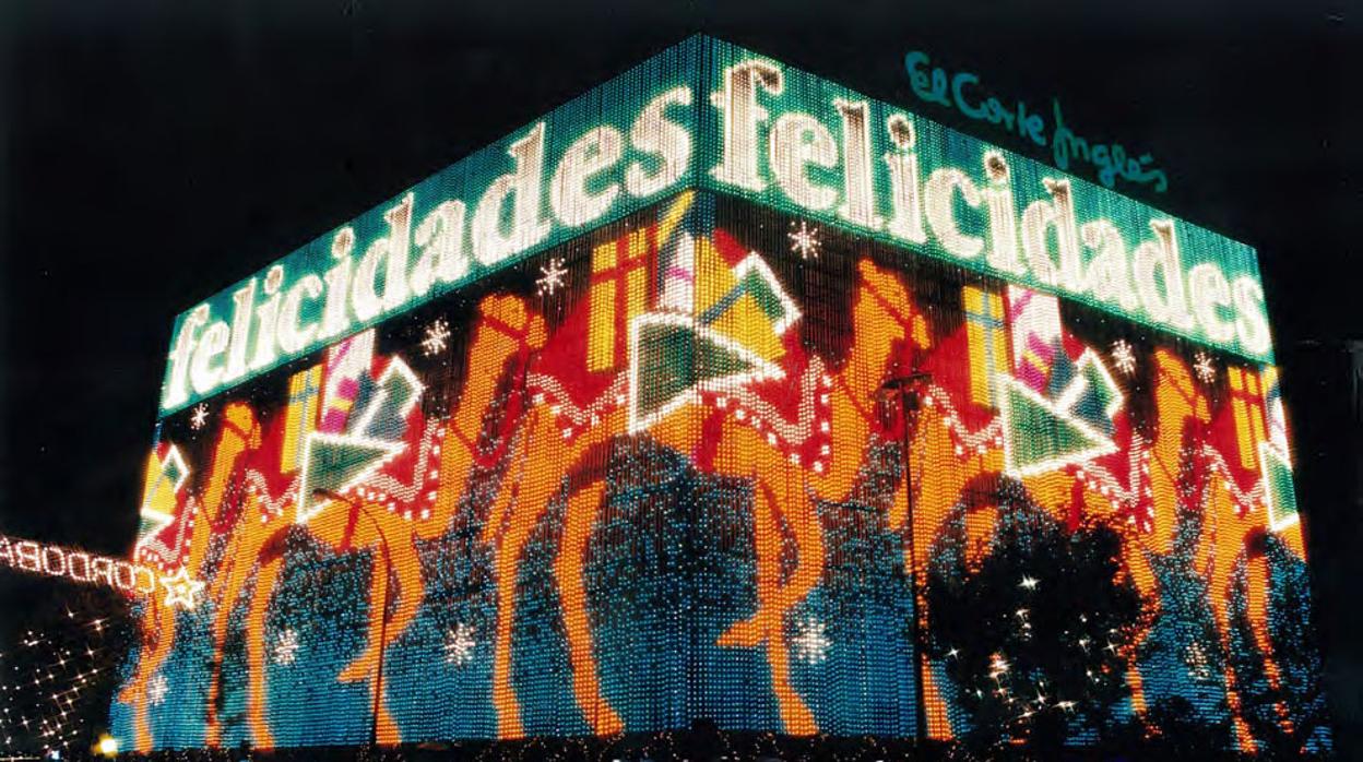 Aspecto que lucía el centro de Ronda de los Tejares en sus primeras Navidades en Córdoba