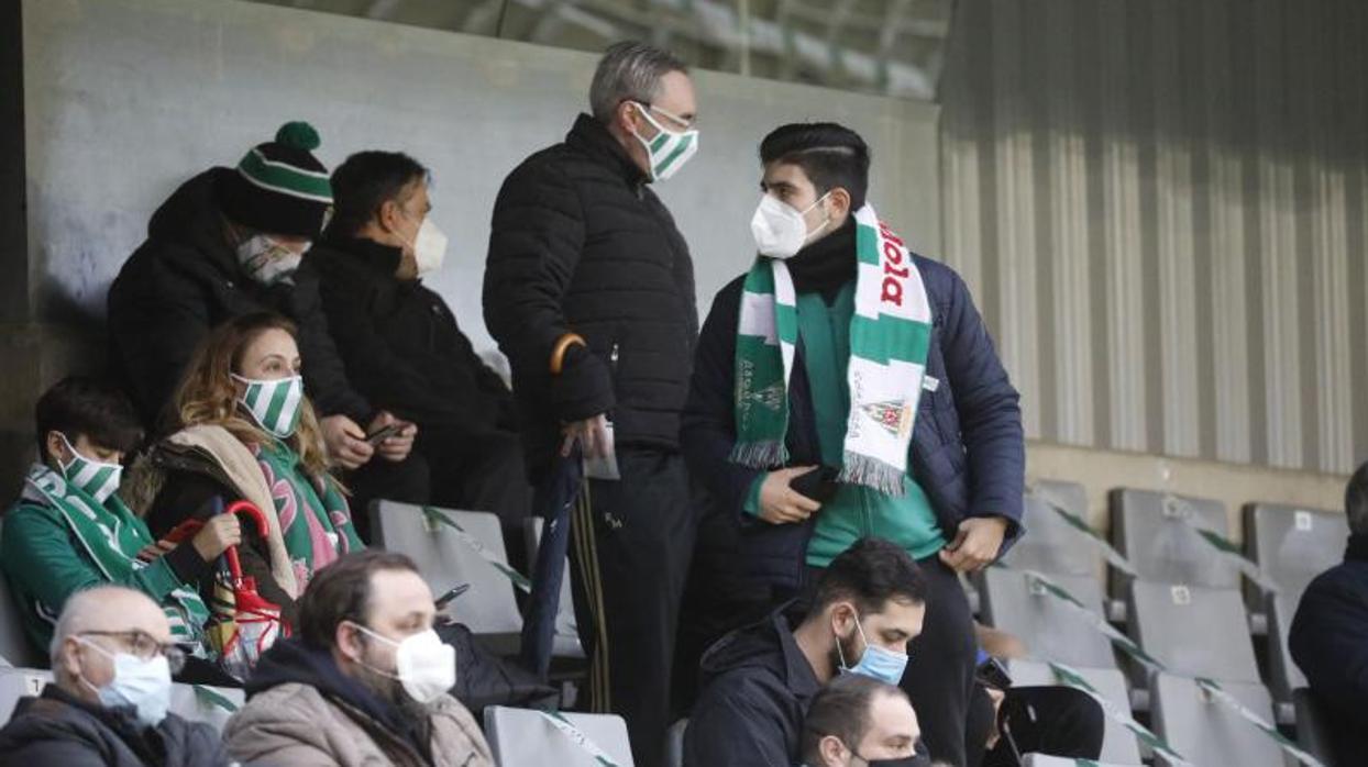 Espectadores del partido entre el Córdoba y el Albacete en Copa