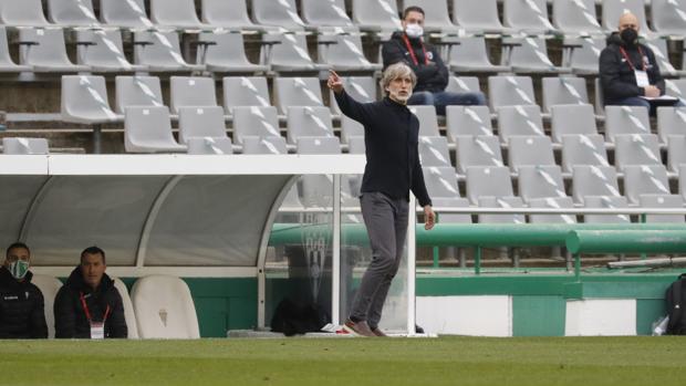 Pablo Alfaro, entrenador del Córdoba CF: «Pasar de ronda es un chute de autoestima importante»