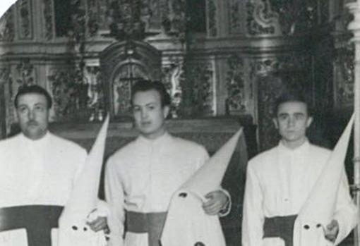 Nazarenos de la Misericordia ,en el interior de la Magdalena en 1955