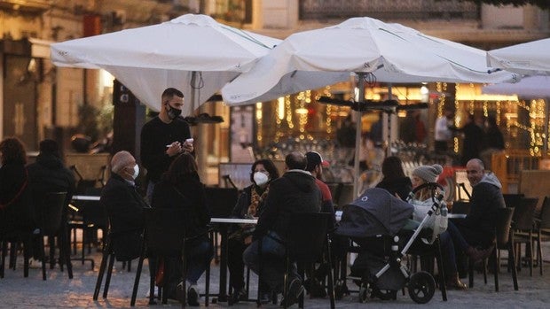 Andalucía determinará este viernes las nuevas medidas contra el coronavirus por la evolución de la pandemia