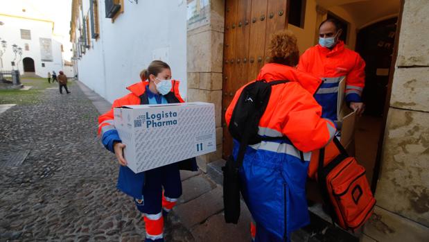 Neveras y viajes sin sacudidas para la vacuna más codiciada