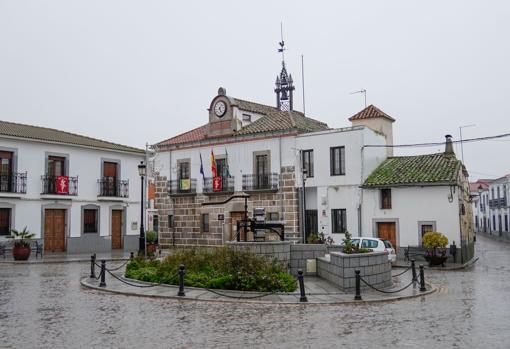 Plaza del Ayuntamiento de Añora, totalmente vacía