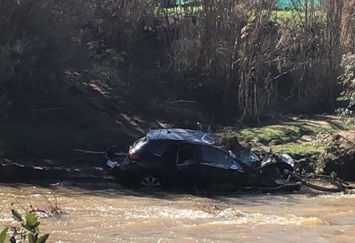 Dentro del vehículo estaba la muher sin vida