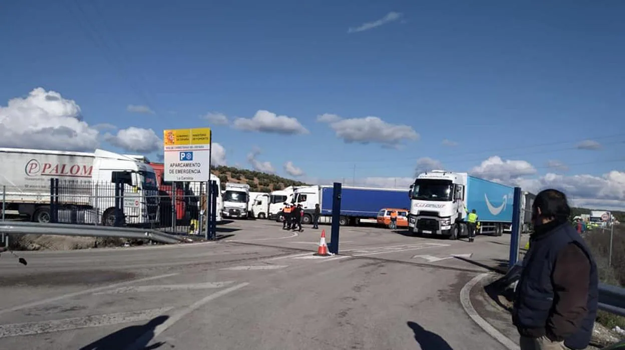Camiones retenidos en un aparcamiento especial de la autovía de Andalucía