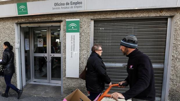 Analistas prevé que el PIB crezca hasta un 6,7% en 2021, pero uno de cada cuatro andaluces estará en paro