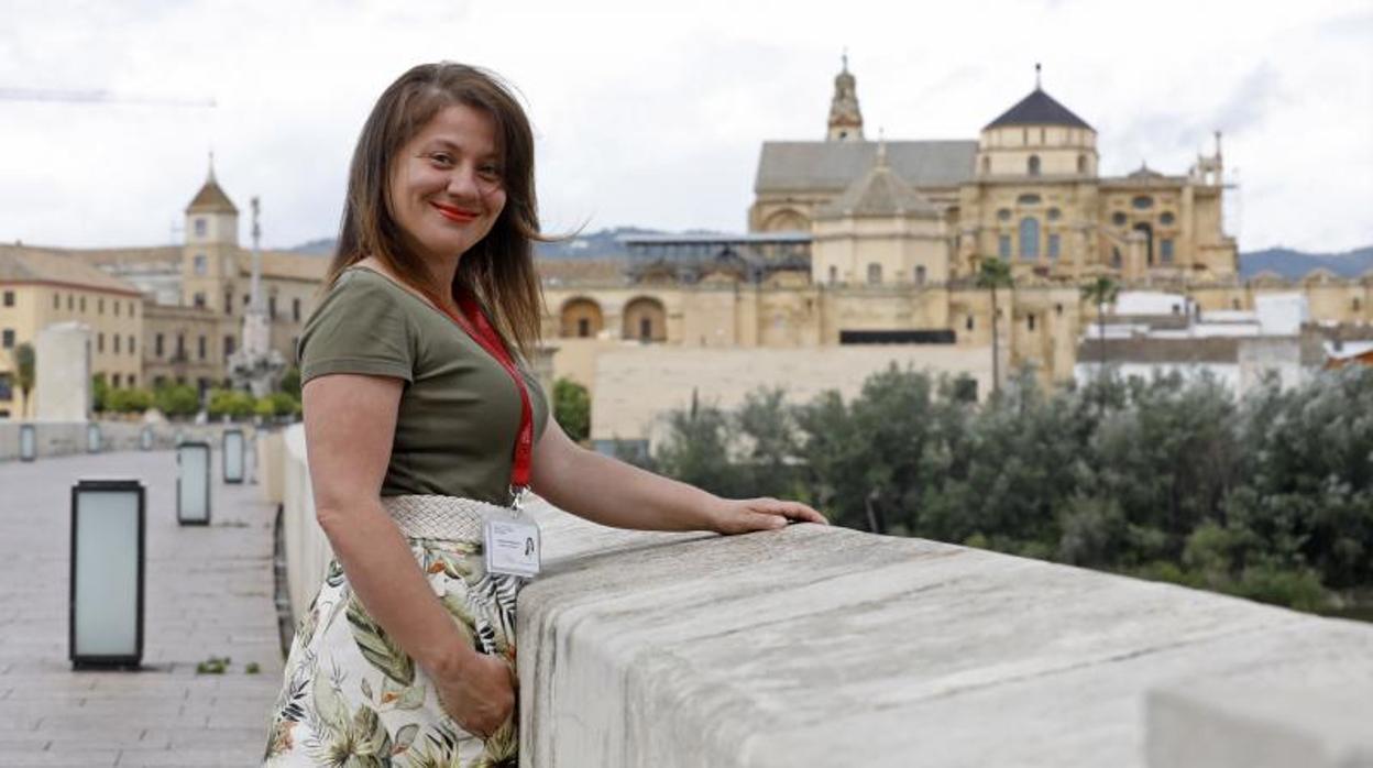 Montse Alcántara en el Puente Romano