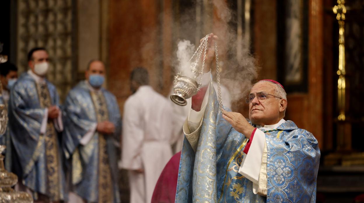 El obispo de Córdoba, Demetrio Fernández, durante la misa del día de la Inmaculada