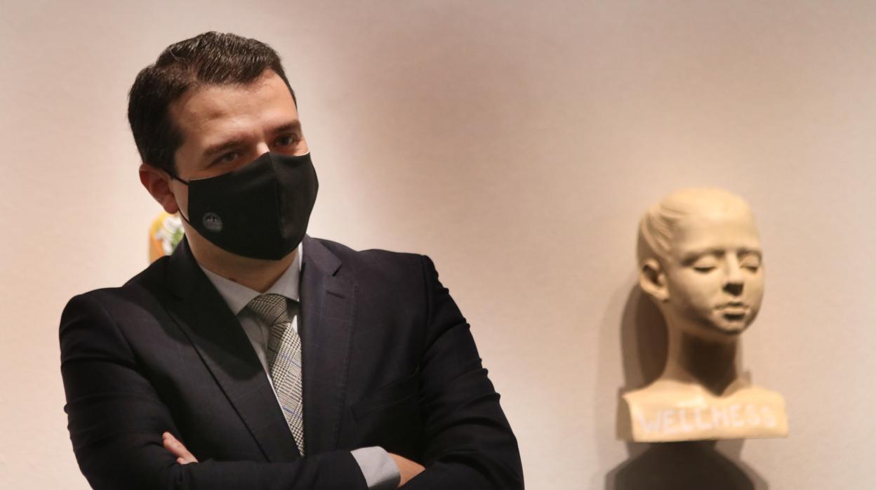 El alcalde, en la inauguración de una exposición en Vimcorsa