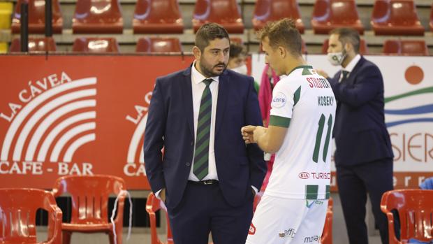 Josan González, entrenador del Córdoba Patrimonio: «Las semanas atípicas se están convirtiendo en típicas»