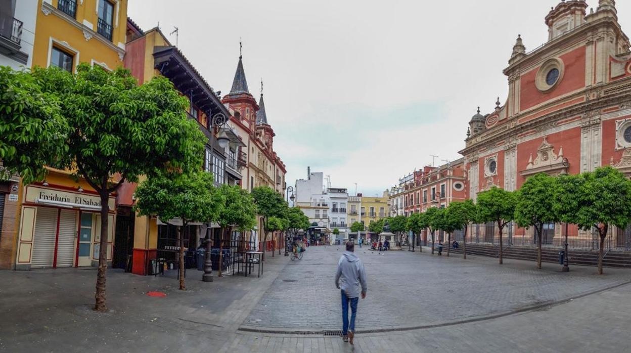 La plaza del Salvador de Sevilla vacía con motivo del estado de alarma