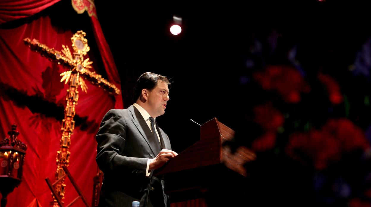 Juan Luis Sevilla, uno de los conferenciantes, durante su pregón de la Semana Santa de Córdoba