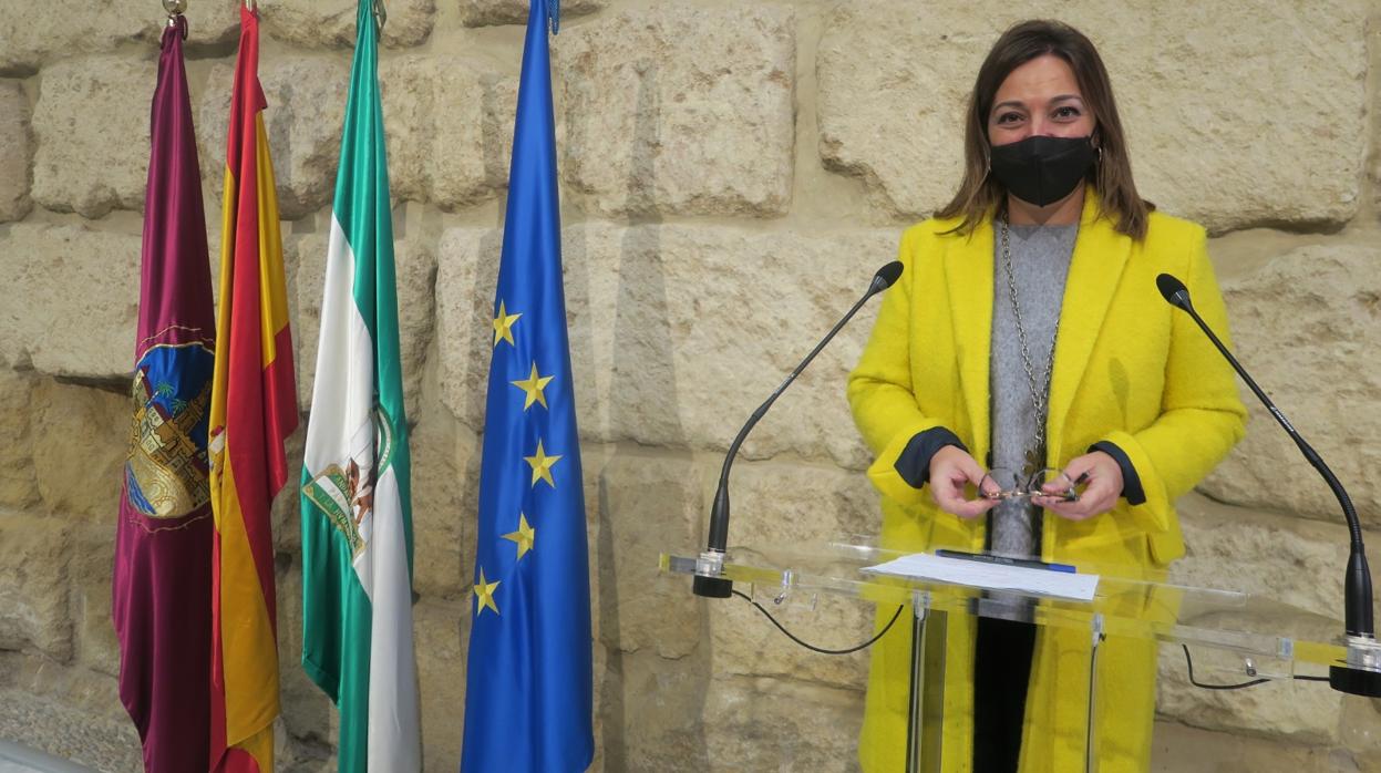 La portavoz del grupo socialista y exalcaldesa de Córdoba, ayer durante su rueda de prensa