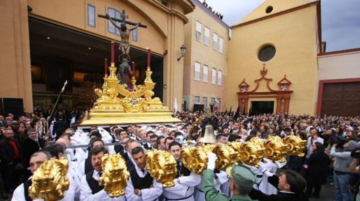 La Congregación de Mena en su salida procesional