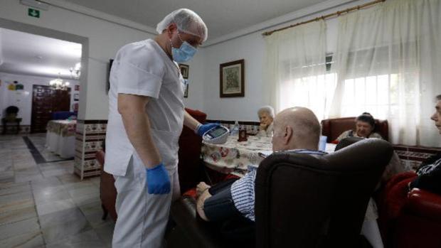 La Junta concede 18 veces más plazas de mayores en dos años en Andalucía que en toda la legislatura pasada