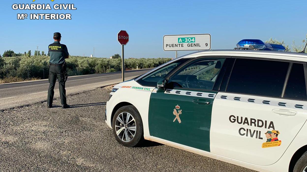 Un agente de la Guardia Civil de Puente Genil