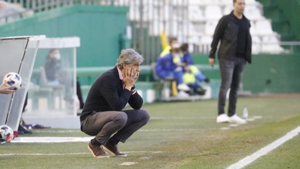 Pablo Alfaro, entrenador del Córdoba CF: «El resultado es una cura de humildad»