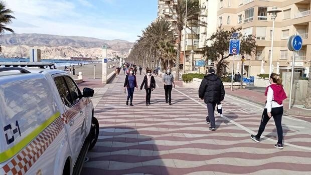 Almería, la primera capital andaluza «sin bares» por la tercera ola de coronavirus