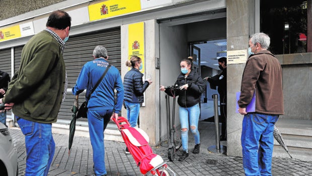 La tasa de paro cerró 2020 al mismo nivel que el año anterior y casi 6.000 empleados más en Córdoba