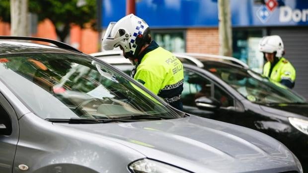 Detenido un hombre en Lucena por negarse a ponerse la mascarilla y toser en la cara a un policía local