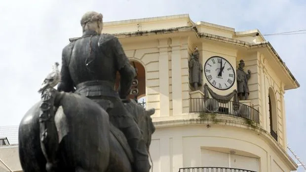 Video | Mediodía por soleares: el reloj de las Tendillas de Córdoba cumple 60 años