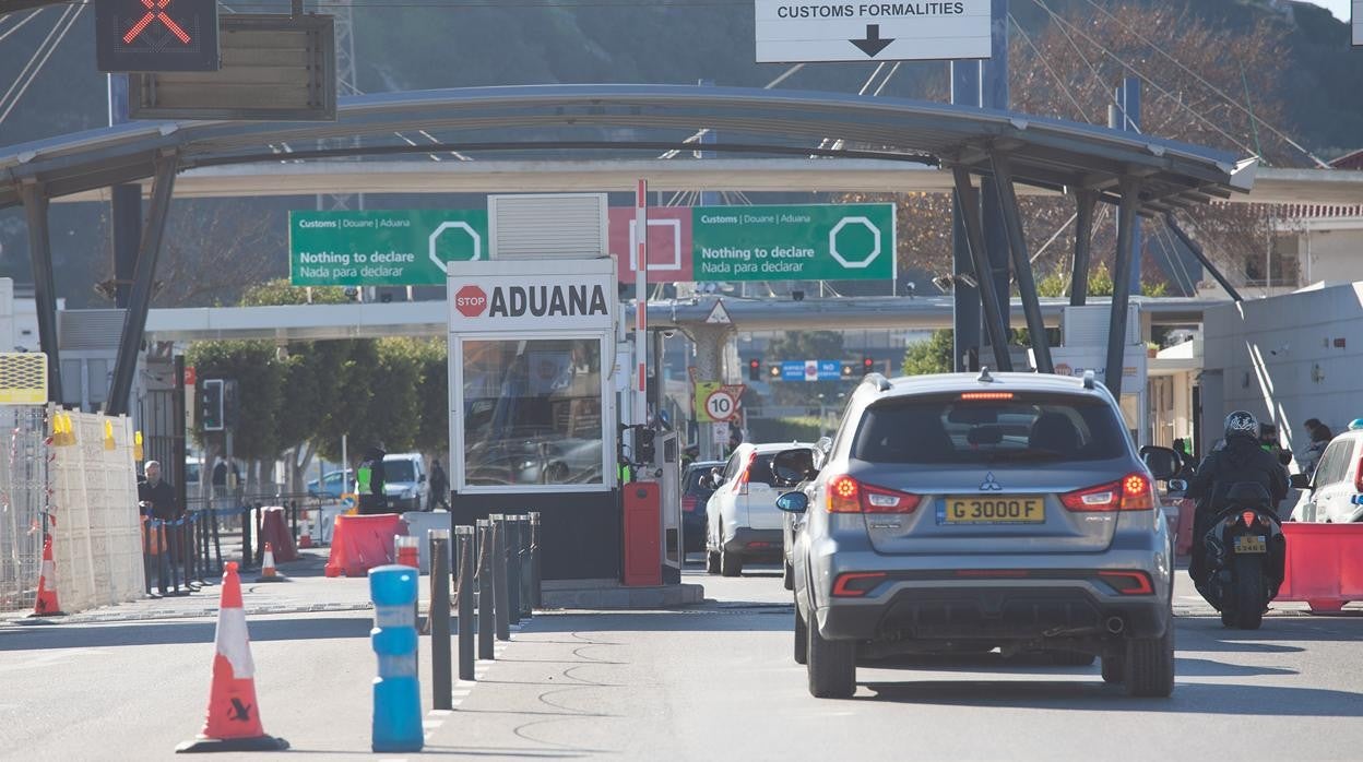 Imagen de la Aduana que separa La Línea de la Concepción y Gibraltar