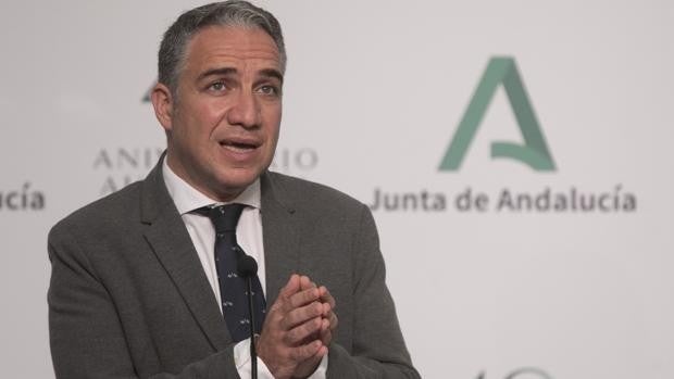 Andalucía pide confinar y adelantar el toque de queda: «Peleamos con un brazo atado a la espalda»