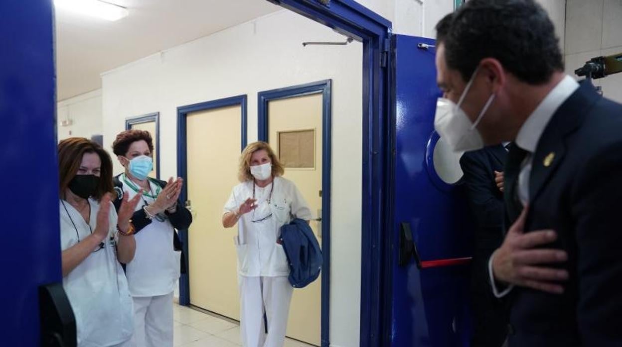 Las visitas a los centros sanitarios son ya una constante en la agenda del presidente de la Junta, que el viernes 29 estuvo en el Hospital Neurotraumatológico de Jaén