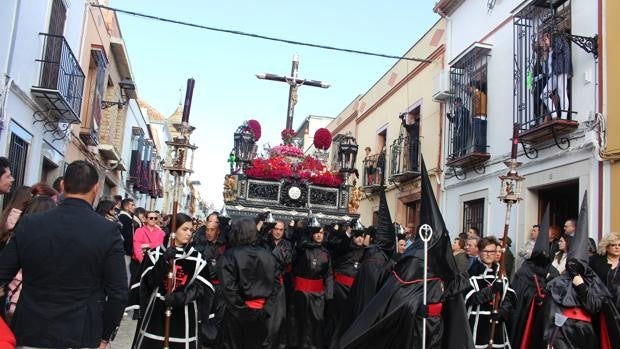 Aguilar saca en rogativa al Cristo de la Salud para interceder contra la epidemia