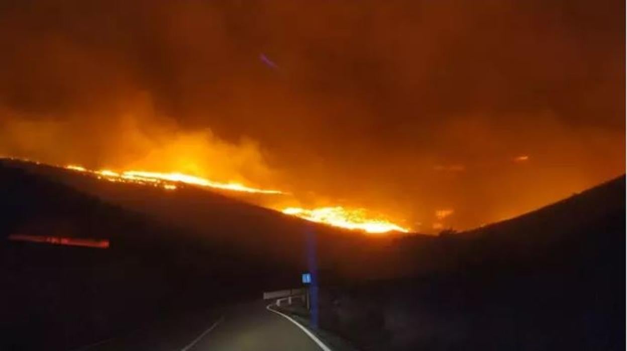 Incendio en la localidad almeriense de Olula de Castro