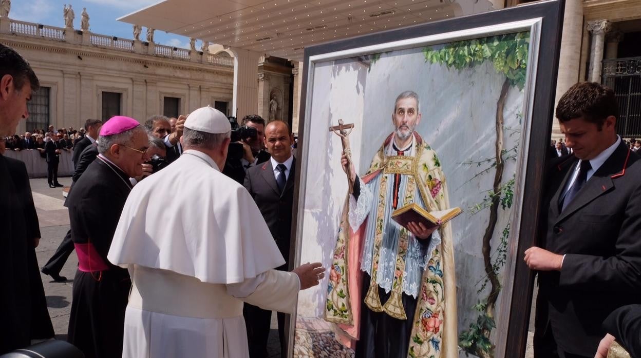 El Papa Francisco y el obispo de Córdoba, ante un lienzo de San Juan de Ávila