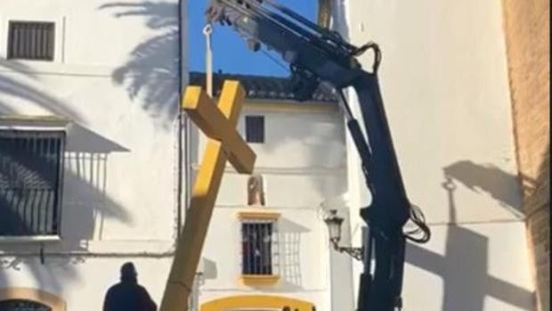 El Juzgado de Aguilar incoa las diligencias previas por prevariación contra la alcaldesa por retirar la Cruz