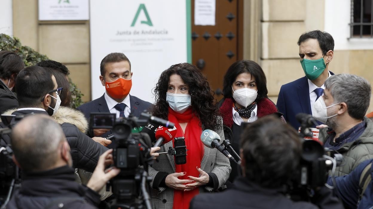 Rocío Ruiz, durante su encuentro con la concejala de Servicios Sociales del Ayuntamiento de Córdoba