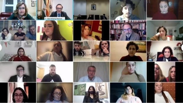 La Caixa, Cajasol y la Universidad de Córdoba ayudarán a doce alumnos de Las Palmeras