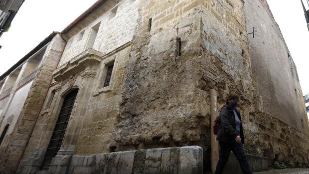 Torres, iglesias y murallas: el patrimonio de Córdoba con la luz de alarma